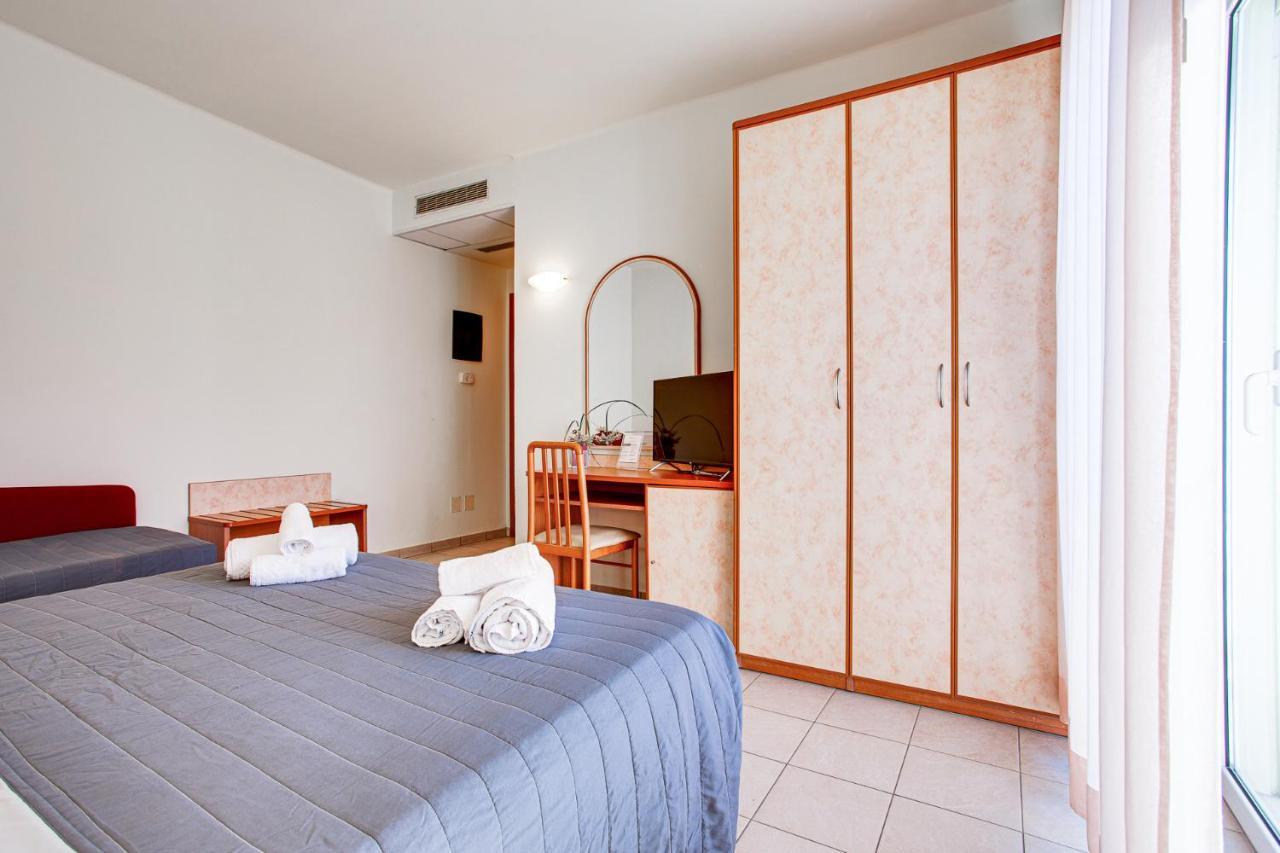 Hotel Villa Maria Cesenatico Buitenkant foto