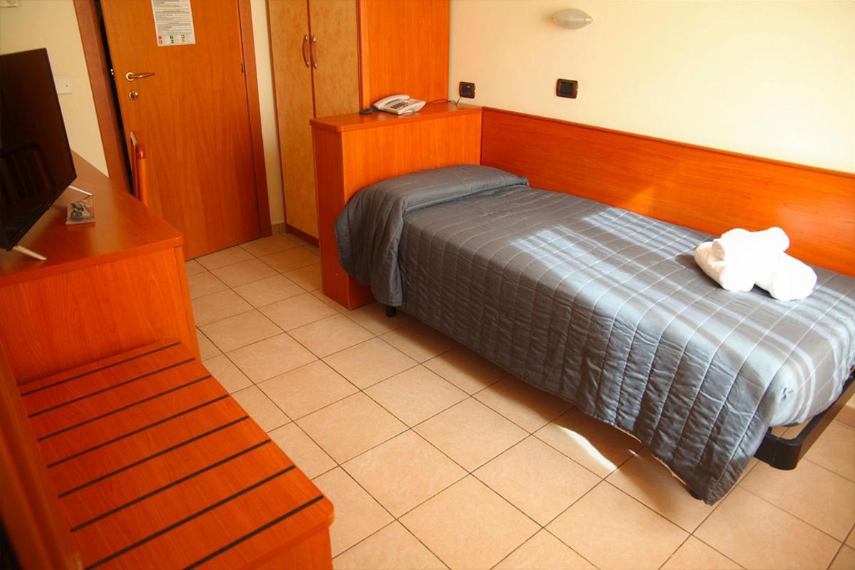 Hotel Villa Maria Cesenatico Buitenkant foto